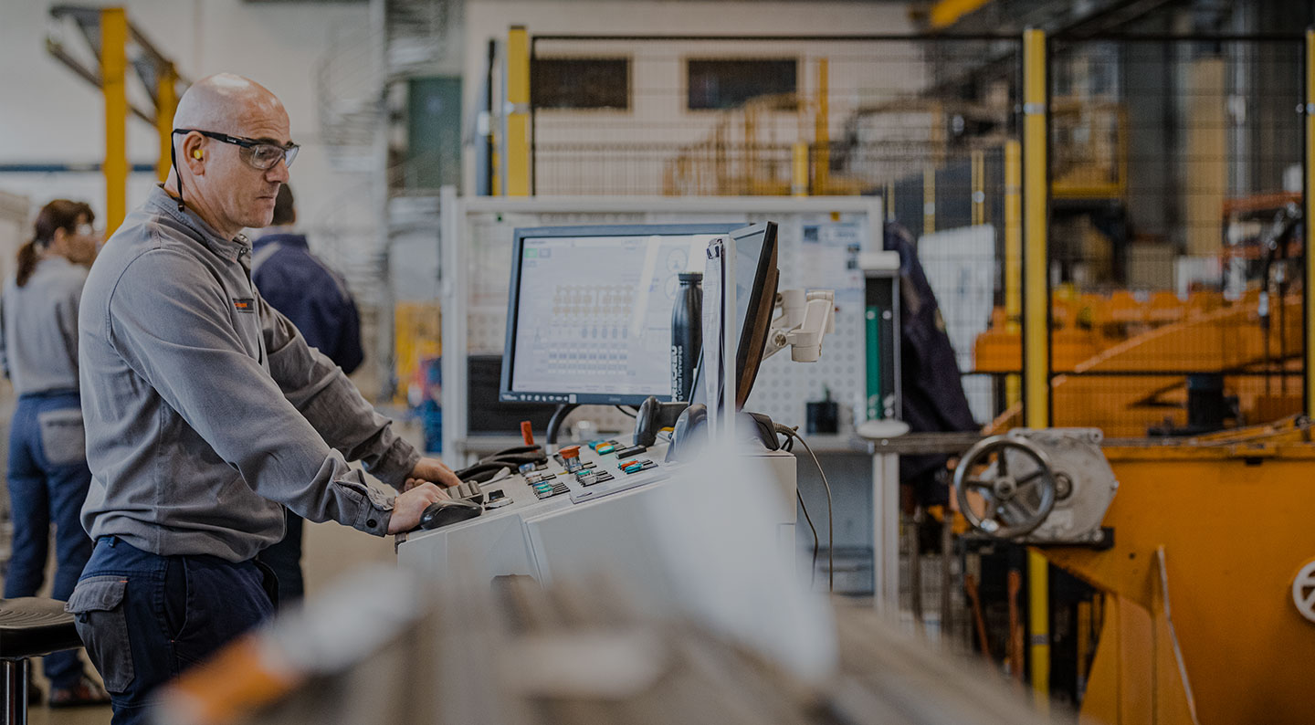 Operator at the control table of the Kocks rolling mill